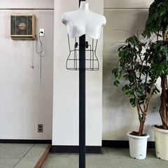 アパレルマネキン什器