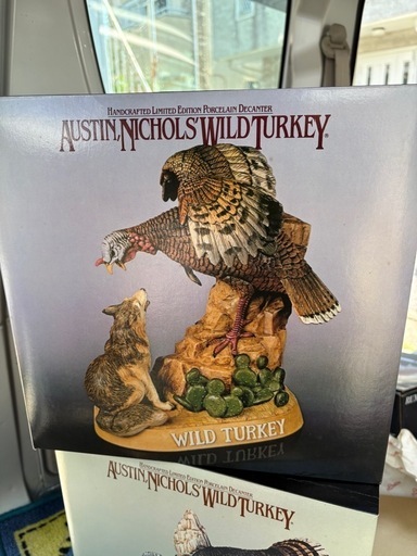 オースティン・ニコルズのワイルドターキーの限定版磁器デカンタ