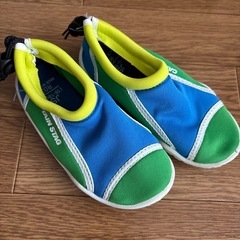 水着100サイズ2枚、ウォーターシューズJS（16〜18）の画像