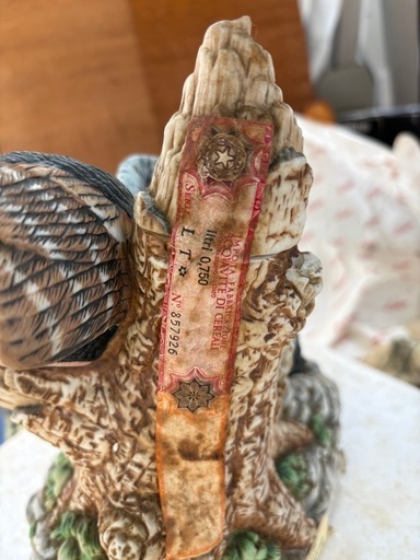 ワイルドターキーの限定版ポーセリンデキャンタ