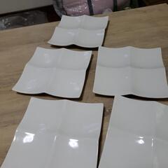 白色食器プレート