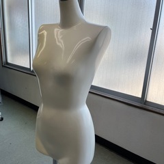 アパレルマネキン什器