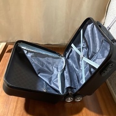 キャリーケース　黒の画像