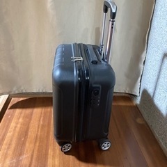 キャリーケース　黒の画像