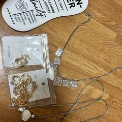 ネックレス、イヤーカフ他アクセサリー