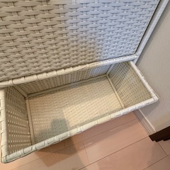 ラタン調のラックの画像