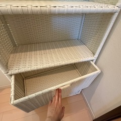 ラタン調のラックの画像