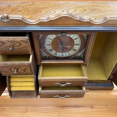 木製アクセサリーケース　時計付きの画像