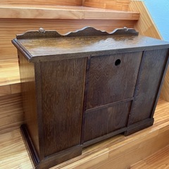 木製アクセサリーケース　時計付きの画像