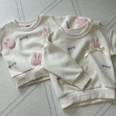 双子ベビー ウサギ刺繍クリーム色トレーナー サイズ90