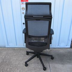 事務イス　ブラック　メッシュ　ヘッドレスト付き　肘あり　コイズミファニテック　　JG-66381BKの画像