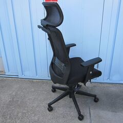 事務イス　ブラック　メッシュ　ヘッドレスト付き　肘あり　コイズミファニテック　　JG-66381BKの画像