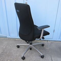 事務イス　ブラック　肘あり　コクヨ製プント　CRS-G2422F6の画像