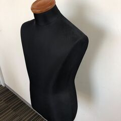 ☆トルソー マネキン ディスプレイ 男性 アパレル 洋裁 腕無 ブラック 黒メンズ 軽量 洋裁 店舗什器 ハンドメイド 現状渡し 中古品(NF250619)Zi-2056の画像