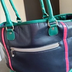 《 TaylorMade テイラーメイド 🥳》 レディース　大きめ　チャック付き🤗ボストンバッグ　ゴルフバッグ🏌️‍♀️の画像