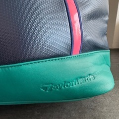 《 TaylorMade テイラーメイド 🥳》 レディース　大きめ　チャック付き🤗ボストンバッグ　ゴルフバッグ🏌️‍♀️の画像
