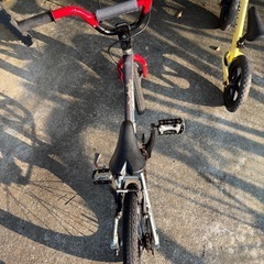 レットラインBmx.ストライダー。の画像