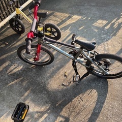 レットラインBmx.ストライダー。