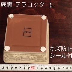 テラコッタに着色　花器 小物入れ ペン リモコン　スタンド神殿風デザインの画像