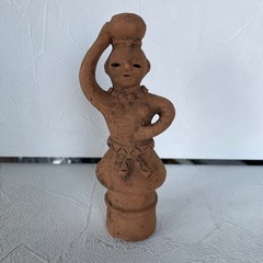 陶器のはにわ　水汲みの女性