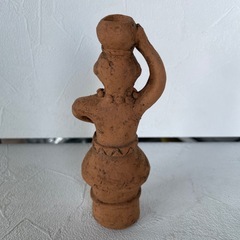 陶器のはにわ　水汲みの女性の画像