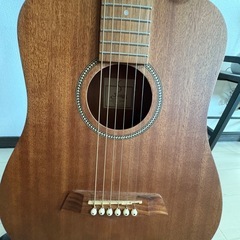 半値で‼️《 ✨美品✨新品・新古品😆🙌子供用ギター🎸＆　置き台とギターカバーまで付いてます🤗》の画像