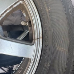 軽自動車のタイヤの画像