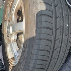 軽自動車のタイヤの画像