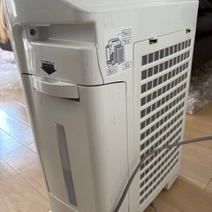 シャープ加湿空気清浄機 ＫＣ－Ａ５０Ｗ 2013年製の画像
