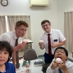 月曜日19時 家族のようにゲームやお菓子を楽しむいこいの時間
