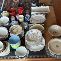 高江町◆家の片付け◆あげます❣️◆毛布◆枕◆座布団◆中古食器の画像