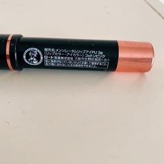 色付きリップクリームの画像