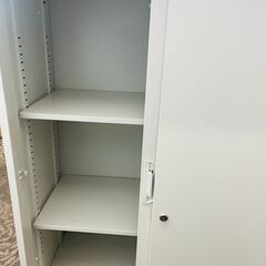 ローキャビネット（天板付き：鍵付き）の画像