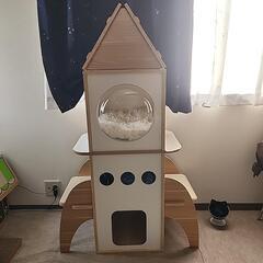 宇宙ロケット型キャットタワー