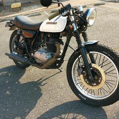 250TR カフェレーサー仕様