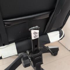 無料 ゲーミングチェア 背中のパーツ破損パーツ交換すれば使えると思いますの画像