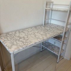 机　デスク　決まりました