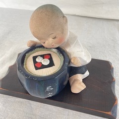 坊主の男の子のお人形の画像