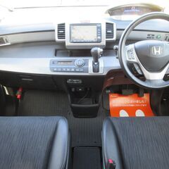 ホンダ　フリードハイブリッド　ジャストセレクション★1年保証★ロードサービス付　ＨＤＤインターナビ　ワンセグ　バックカメラ　両側パワースライド　ビルトインＥＴＣ　クルコン　スマートキー　ハーフレザーシート　オートエアコン　オートライト　ＨＩＤライト　純正１５ＡＷの画像