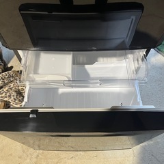 三菱　冷凍冷蔵庫　３７０Ｌ　３ドア　右開き　プラチナブラック　大型冷蔵庫　ＭＲ－Ｃ３７Ｙ－Ｂの画像