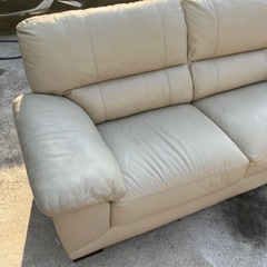 🉐🛋️本革ソファ　三人掛け　二人掛け　3人掛け　二人掛け　ソファー　ベージュ　家具【よこ200奥90座面高35】の画像