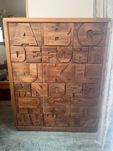 アルファベットモチーフ　ウッドチェスト