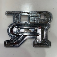 日産スカイラインGT-R純正エンブレムの画像