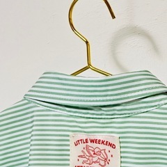 新品タグ付き kids100㎝ロゴ刺繍 緑のストライプ長袖シャツ　バックタグの画像