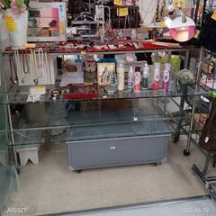 【無料】ガラス製　展示台　什器