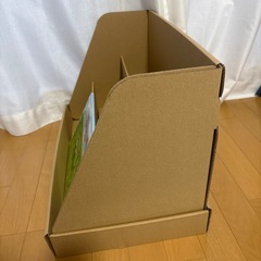 【引き取り7/23まで】絵本棚ダンボールの画像
