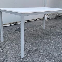 テーブル、ミーティングテーブル、作業台の画像