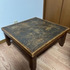 レトロなテーブル