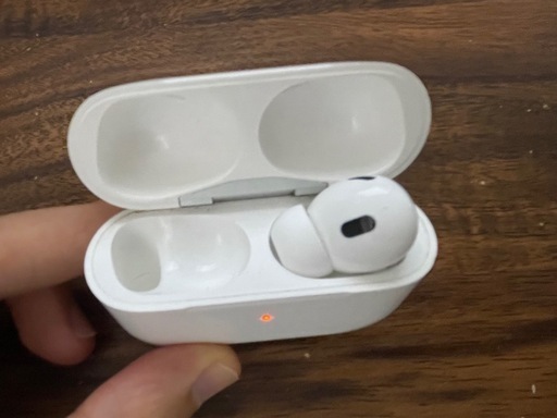AirPods Pro 2 ケースと右耳のみ