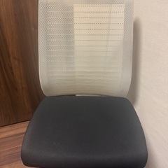 Steelcase のシンクチェア（2014年以前モデル）。引き...